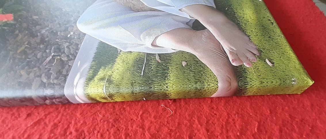 FILE TO PRINT Canvas prints stretched on a painting loom